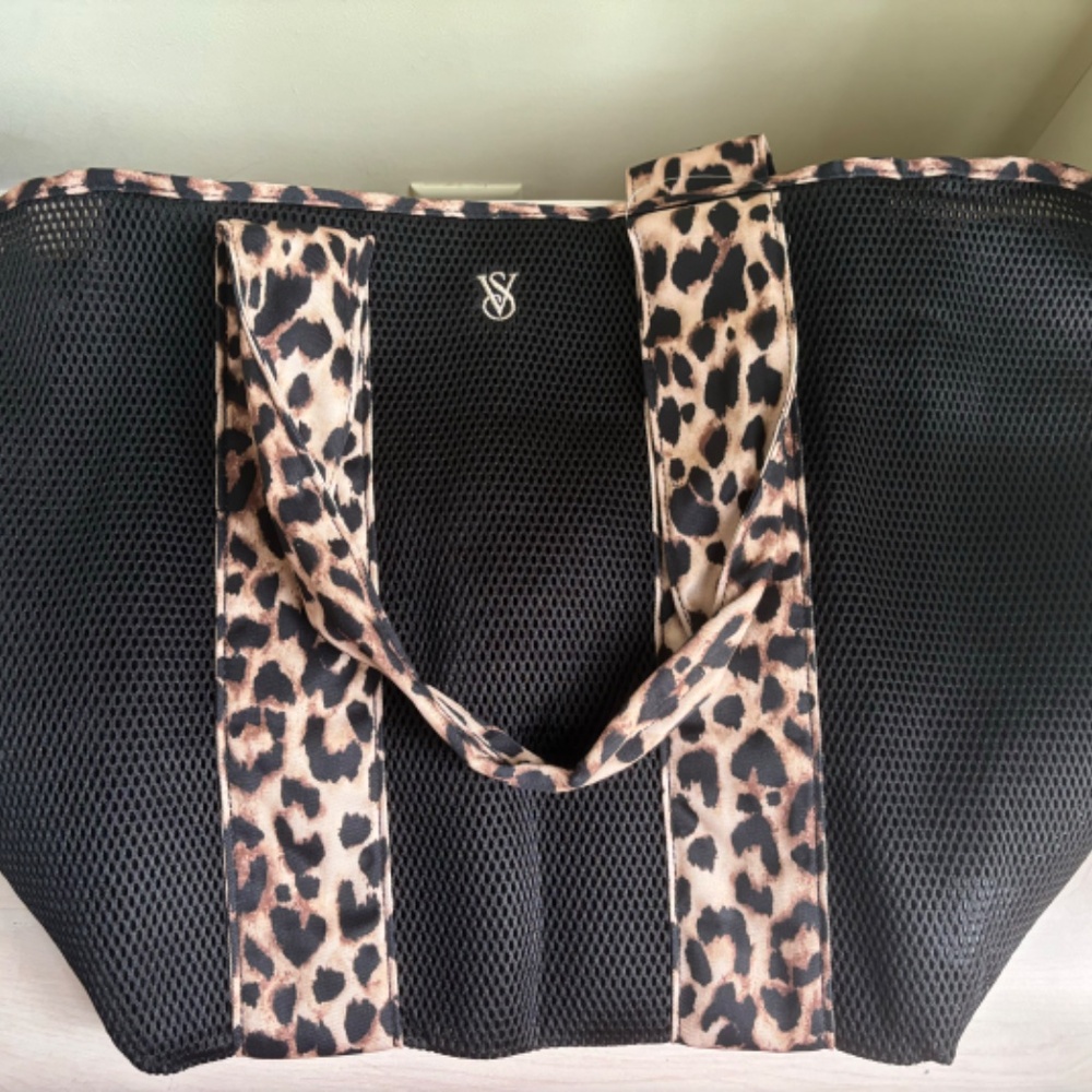 Holiday Sale! New Victoria’s Secret Leopard Mesh Tote Bag w/ Outer Zipper